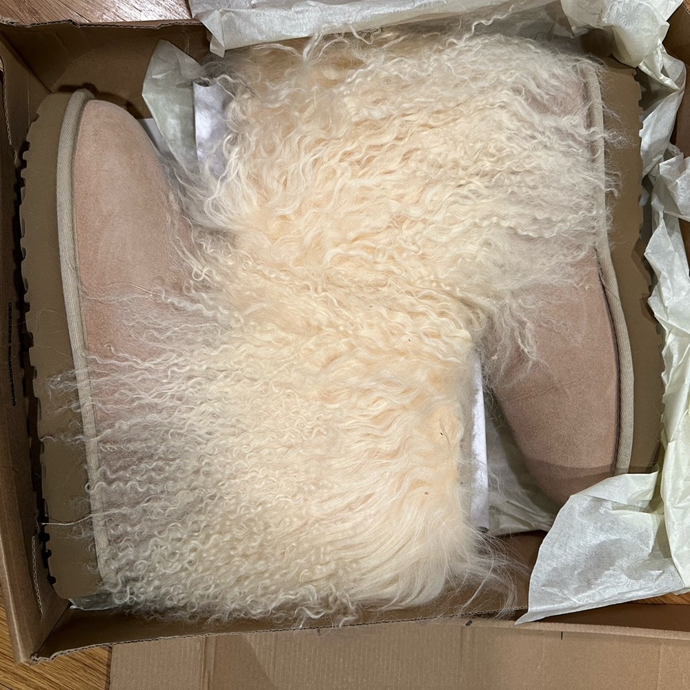 Ugg Short Mongolian cuff boot